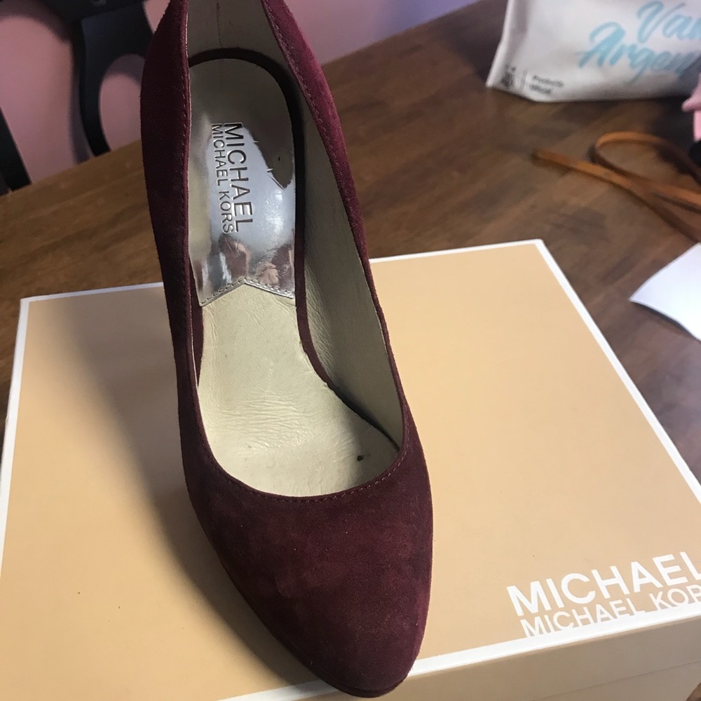 Shoes - Picture 2 of 5